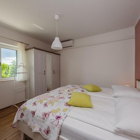 Holiday Home Cherry Tree Žrnovnica Esterno foto