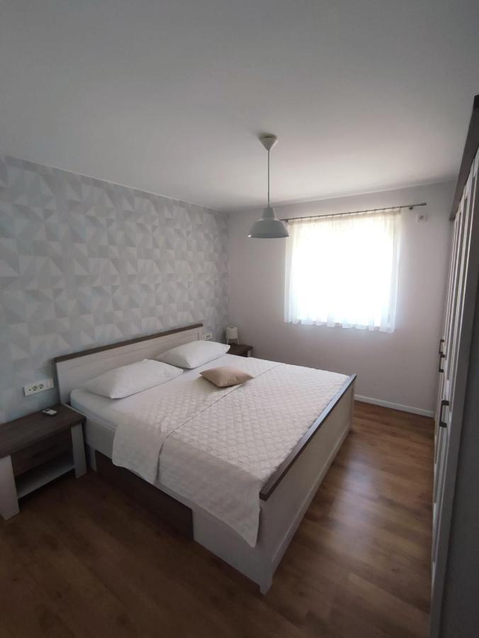 Holiday Home Cherry Tree Žrnovnica Esterno foto
