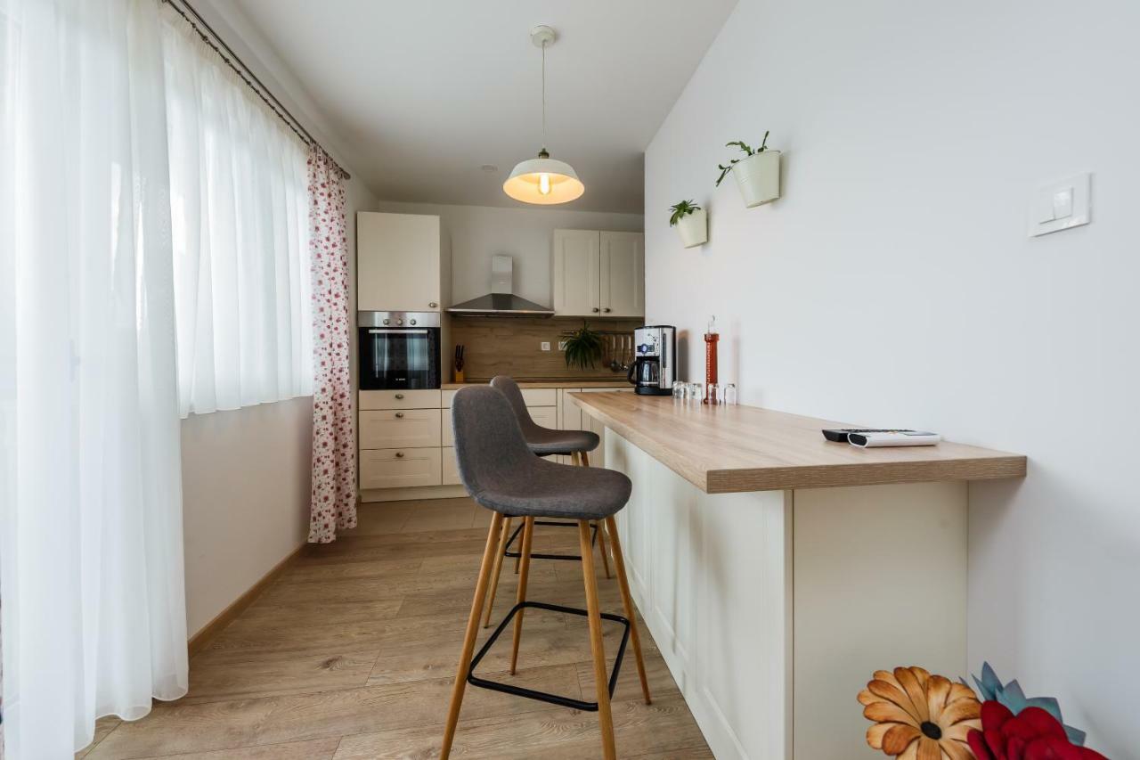 Holiday Home Cherry Tree Žrnovnica Esterno foto