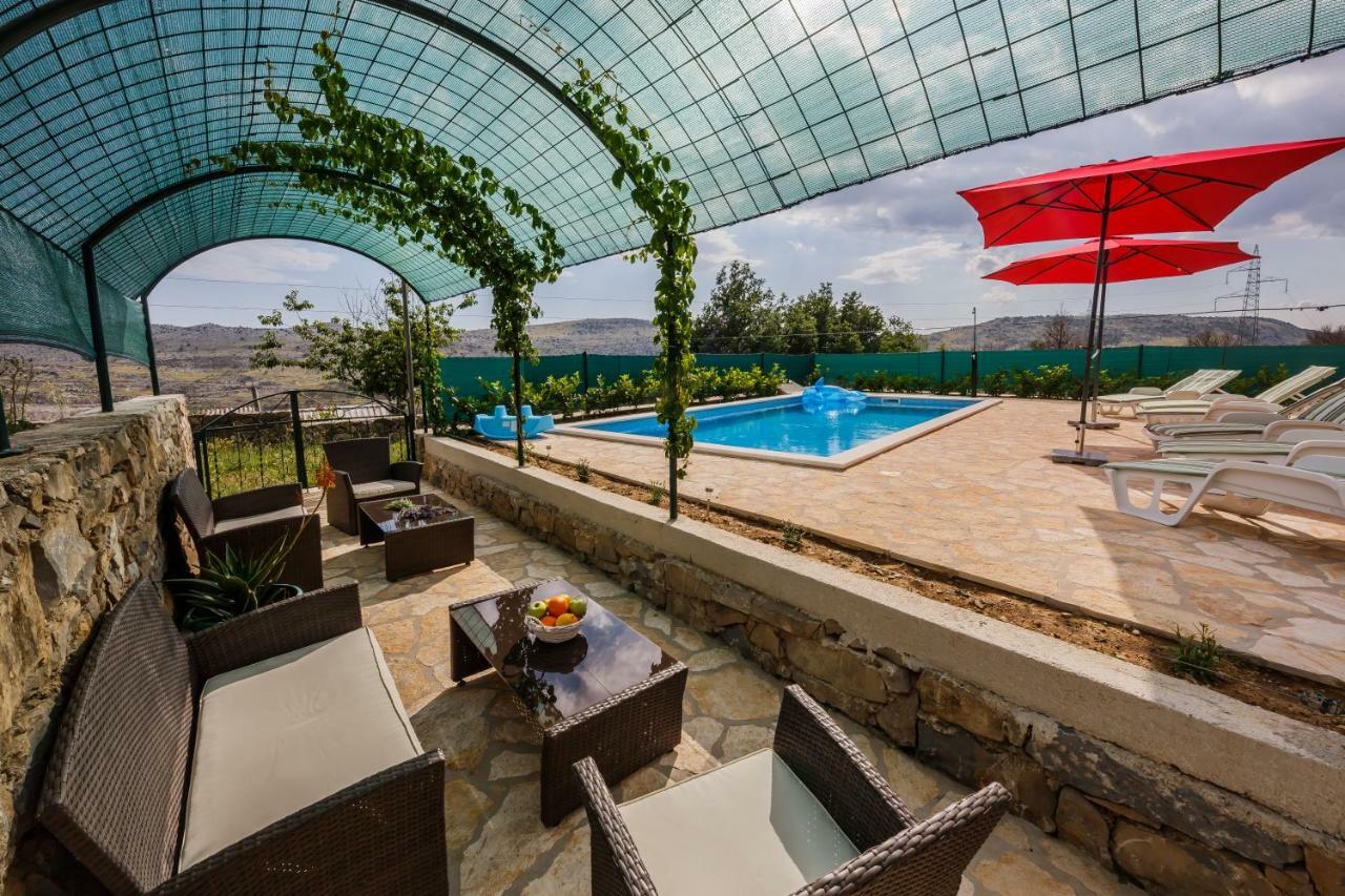 Holiday Home Cherry Tree Žrnovnica Esterno foto