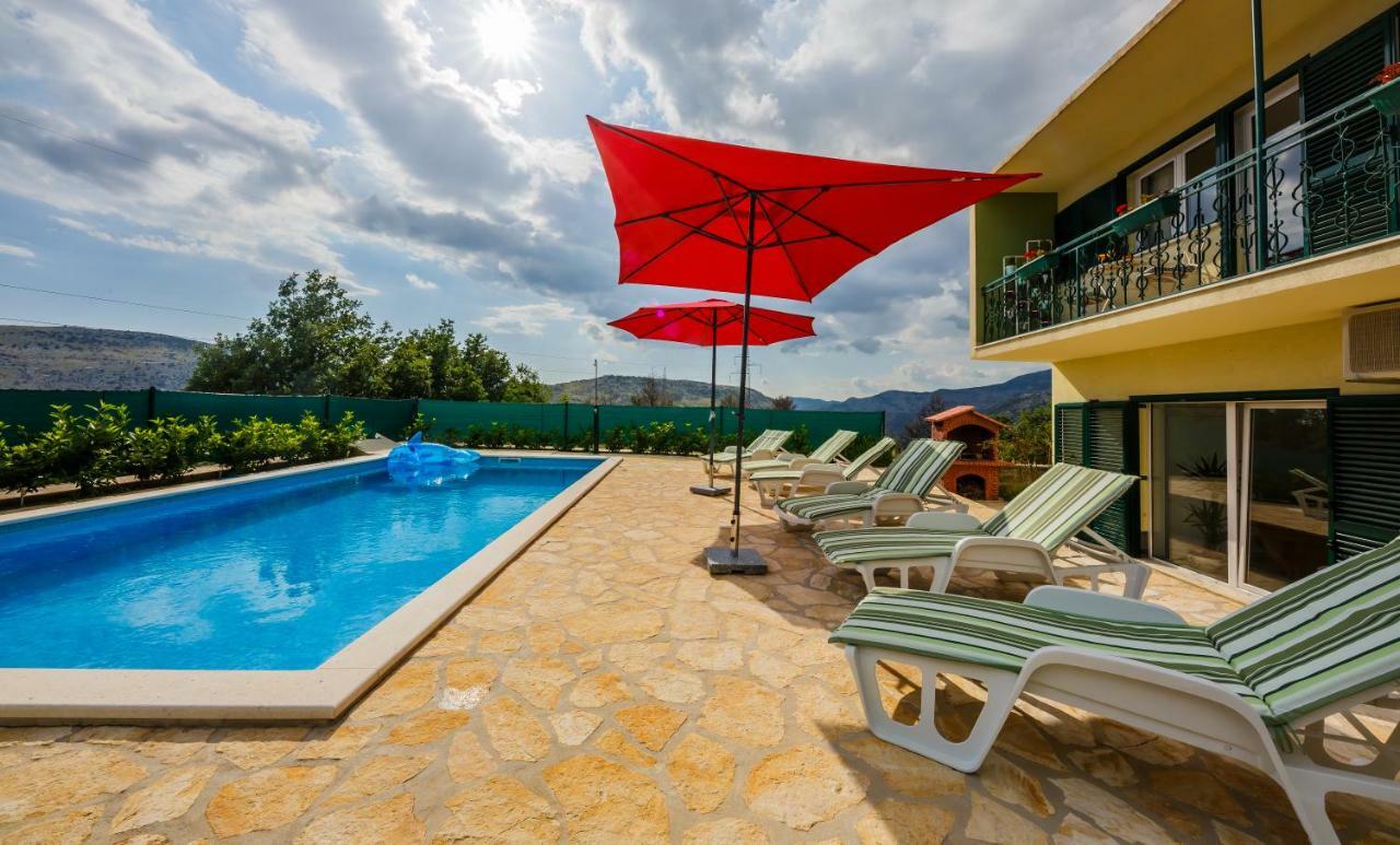 Holiday Home Cherry Tree Žrnovnica Esterno foto