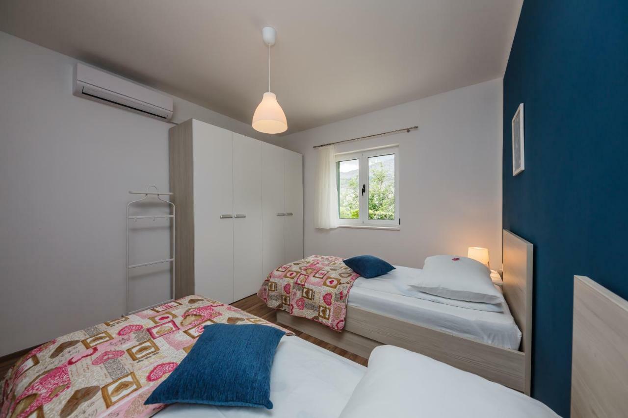 Holiday Home Cherry Tree Žrnovnica Esterno foto